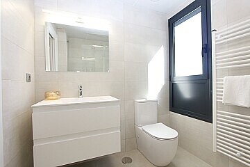 Appartements de luxe de 2 chambres à côté de la plage à calpe in Maisons de Mer