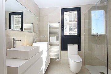 Appartements de luxe de 2 chambres à côté de la plage à calpe in Maisons de Mer