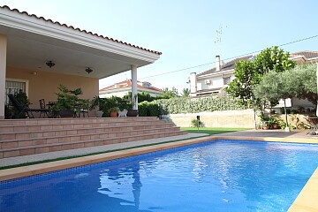Villa individuelle avec piscine et barbecue dans le centre d'elche in Maisons de Mer