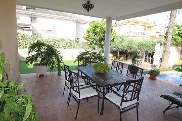 Villa individuelle avec piscine et barbecue dans le centre d'elche in Maisons de Mer