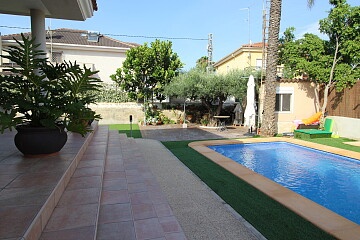 Villa individuelle avec piscine et barbecue dans le centre d'elche in Maisons de Mer