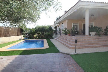Villa individuelle avec piscine et barbecue dans le centre d'elche in Maisons de Mer