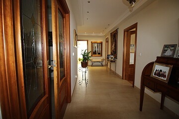 Villa individuelle avec piscine et barbecue dans le centre d'elche in Maisons de Mer