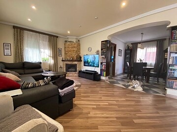 Detached south-facing villa with garage, large terrace, communal pool, sea views in Maisons de Mer
