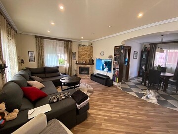 Detached south-facing villa with garage, large terrace, communal pool, sea views in Maisons de Mer