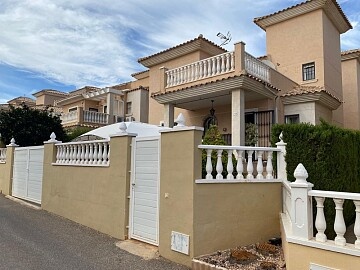Detached south-facing villa with garage, large terrace, communal pool, sea views in Maisons de Mer