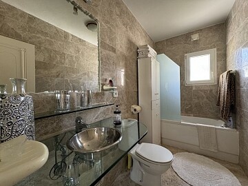 Chalet independiente primera línea de campo de golf con piscina, garaje y magnificas vistas in Maisons de Mer
