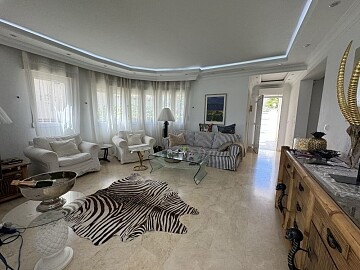Chalet independiente primera línea de campo de golf con piscina, garaje y magnificas vistas in Maisons de Mer