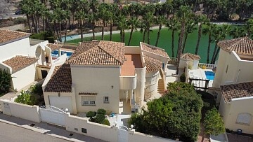 Chalet independiente primera línea de campo de golf con piscina, garaje y magnificas vistas in Maisons de Mer