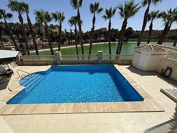 Chalet independiente primera línea de campo de golf con piscina, garaje y magnificas vistas in Maisons de Mer