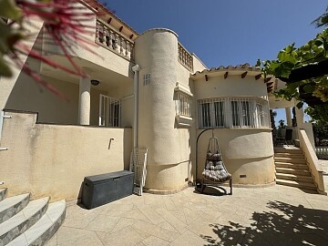 Chalet independiente primera línea de campo de golf con piscina, garaje y magnificas vistas in Maisons de Mer