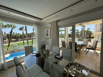 Chalet independiente primera línea de campo de golf con piscina, garaje y magnificas vistas in Maisons de Mer