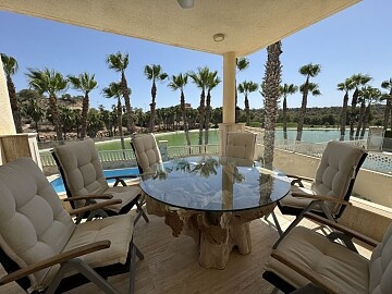 Chalet independiente primera línea de campo de golf con piscina, garaje y magnificas vistas in Maisons de Mer