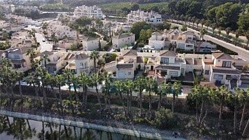Chalet independiente primera línea de campo de golf con piscina, garaje y magnificas vistas in Maisons de Mer