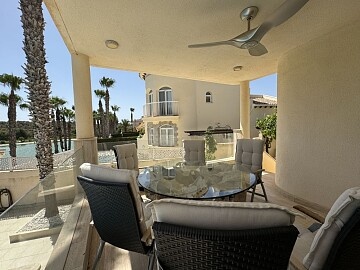 Chalet independiente primera línea de campo de golf con piscina, garaje y magnificas vistas in Maisons de Mer