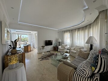 Chalet independiente primera línea de campo de golf con piscina, garaje y magnificas vistas in Maisons de Mer