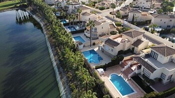 Chalet independiente primera línea de campo de golf con piscina, garaje y magnificas vistas in Maisons de Mer