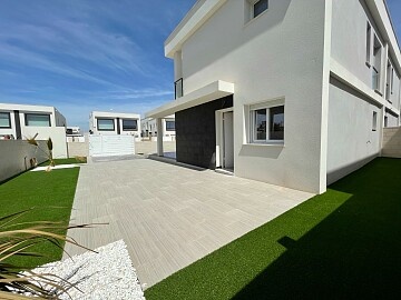 Villa luminosa al lado de servicios, aeropuerto y playa en gran alacant in Maisons de Mer